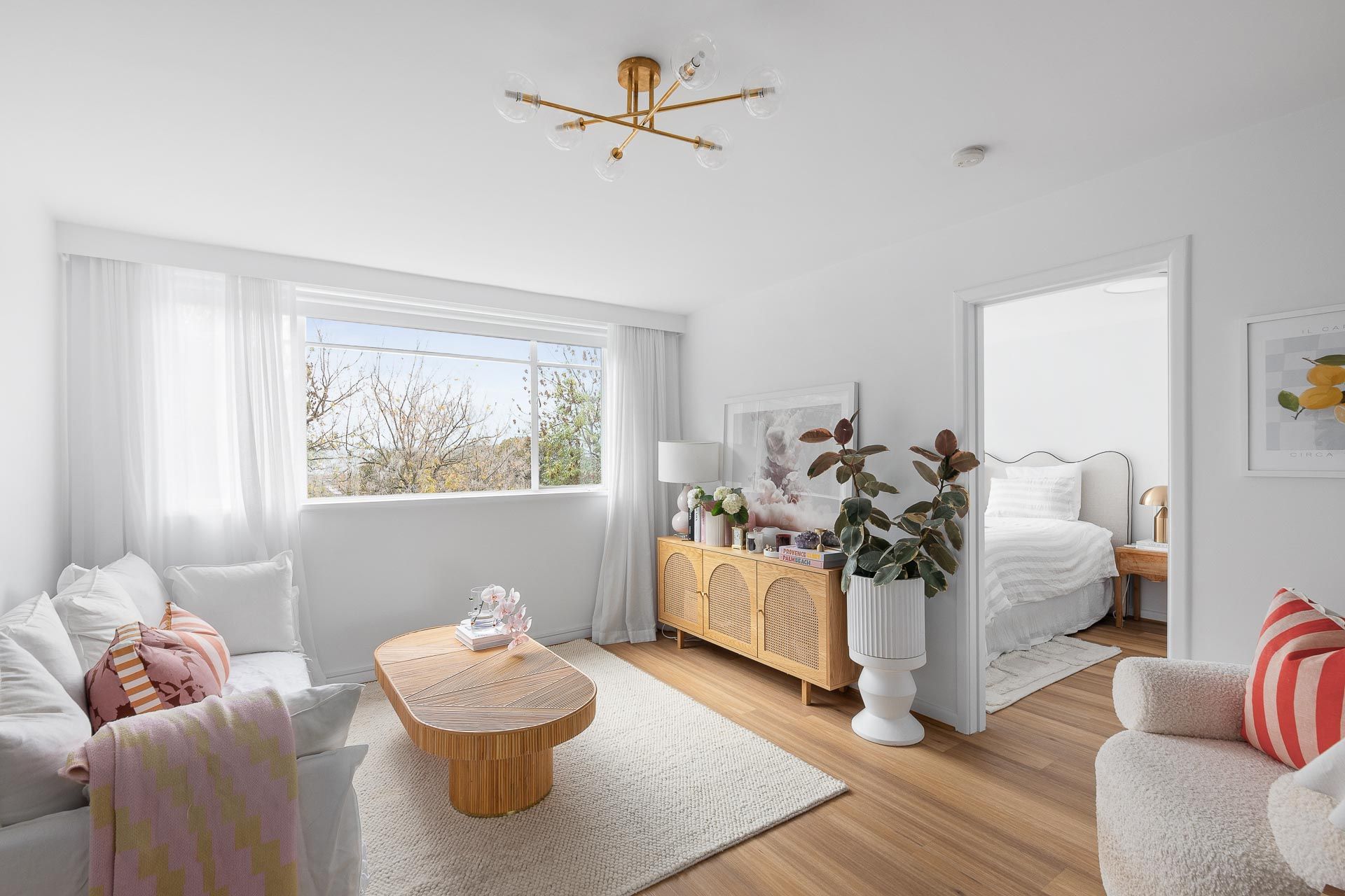 Light-Filled, Renovated Inner-City Haven with a Private and Leafy Outlook